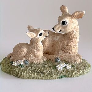 Vintage Masterpiece Mother
Doe And Baby Fawn Deer Porcelain Figurine